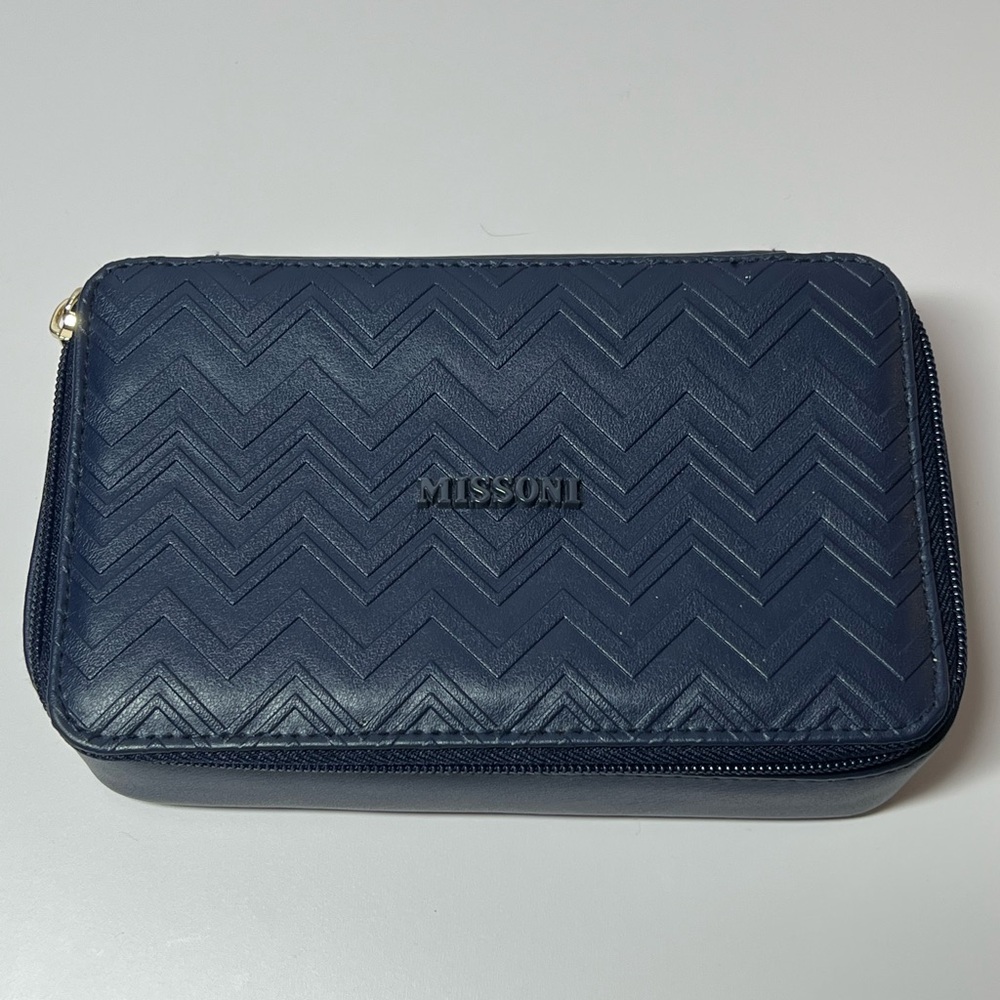 MISSONI Delta First Class Amenity Kit Blue Leather